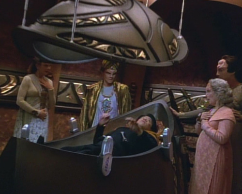 , Star Trek Voyager &#8211; Staffel 1, Teil 2: Neuer Staub im Familienalbum