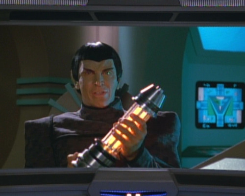 , Star Trek Voyager &#8211; Staffel 1, Teil 2: Neuer Staub im Familienalbum
