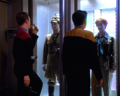 , Star Trek Voyager &#8211; Staffel 2, Teil 1: Ein Leben an der Leid-Planke