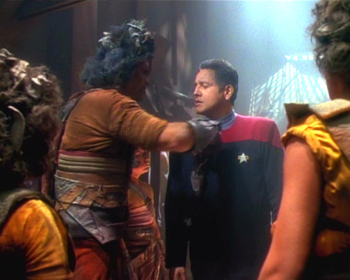 , Star Trek Voyager &#8211; Staffel 2, Teil 1: Ein Leben an der Leid-Planke