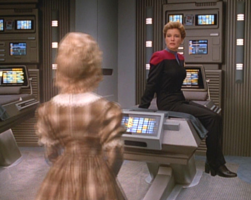 , Star Trek Voyager &#8211; Staffel 2, Teil 2: Ein Schiff fliegt immer (w)Eiter&#8230;