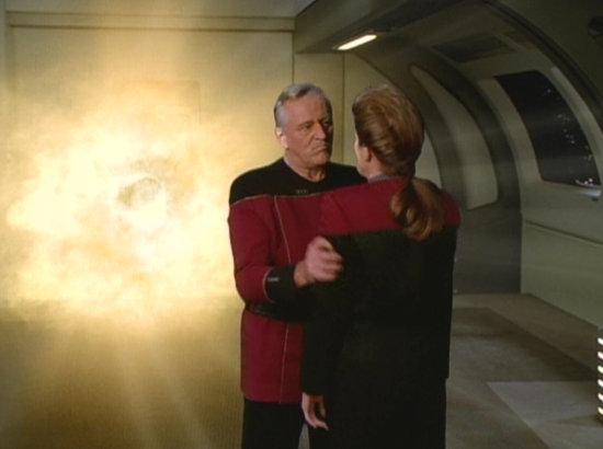 , Star Trek Voyager &#8211; Staffel 3, Teil 5: Beerdigung der gehobenen Mittelklasse